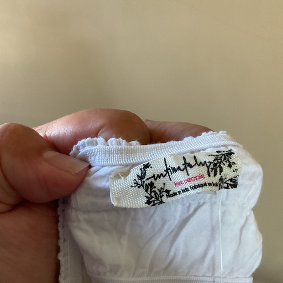 Free People Elena Eyelet Ivory Shorts Size S NWT - Picture 4 of 8